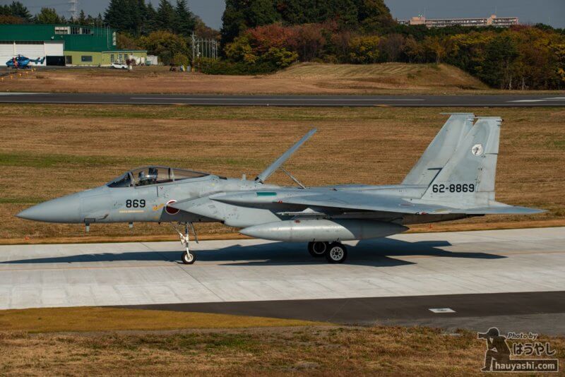 入間基地 R/W17 に着陸した F-15J (62-8869)