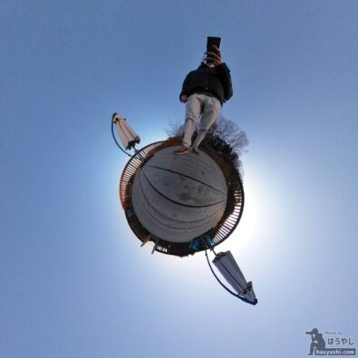 360度カメラ「RICOH THETA SC2」で撮影した湖での写真