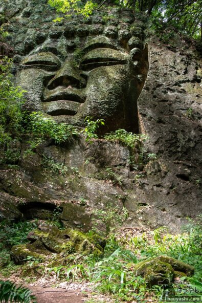 磨崖仏と謎の彫刻たち