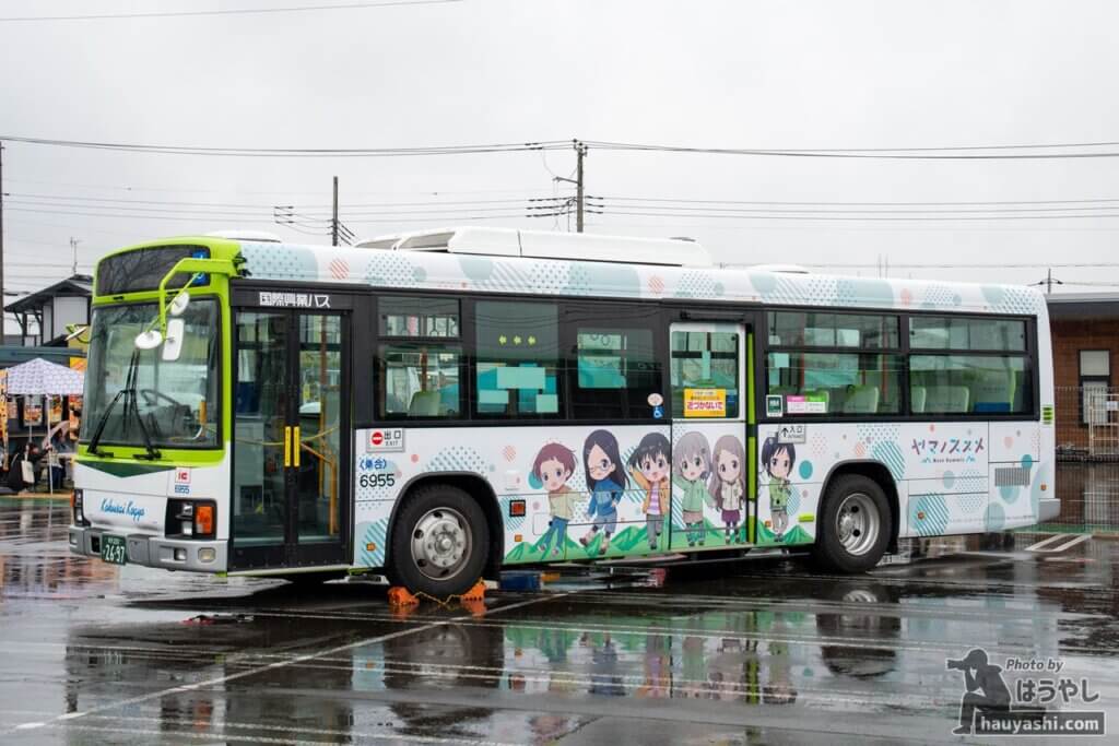 国際興業バス「ヤマノススメラッピングバス4号車」の公式側デザイン